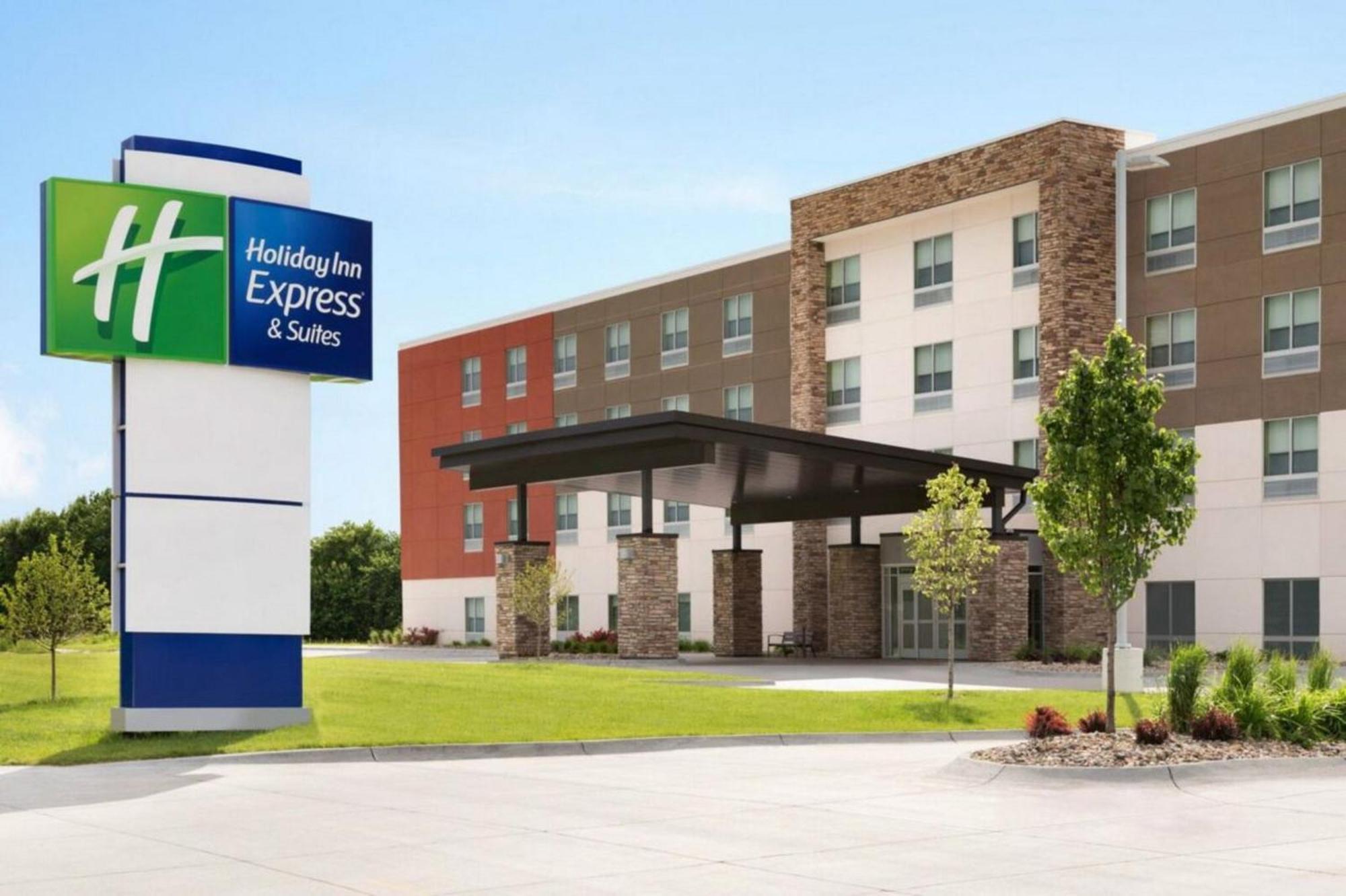 Holiday Inn Express & Suites Fresno Airport By Ihg Exterior foto